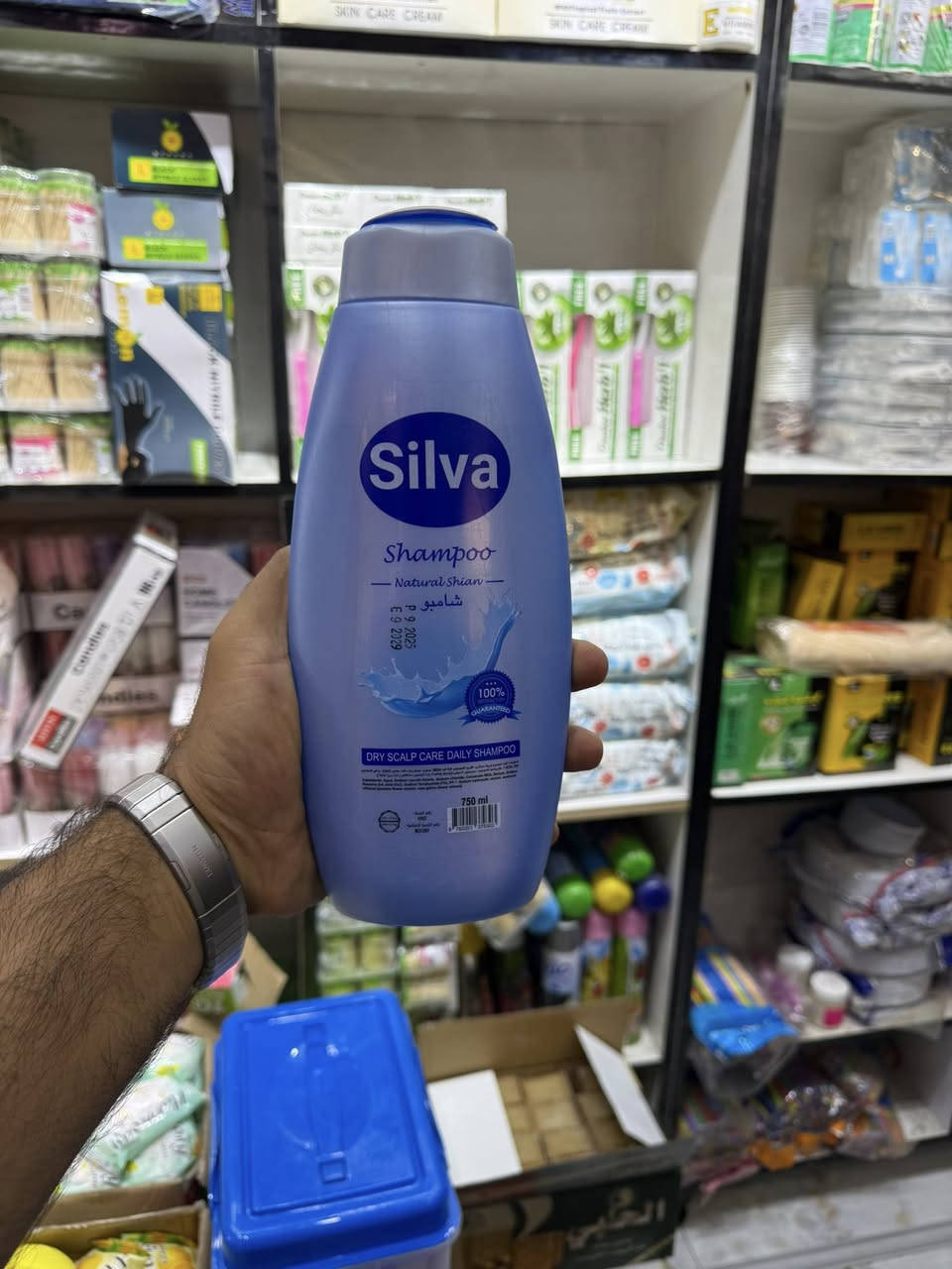 شامبو ومكيف سيلفا متوفر كميات كبيرة وبأسعار مناسبة جدآ 
جميلة شارع حسينية الأنصار فرع ميزان بغداد 
سيد احمد *********** 
سيد ابراهيم ***********
