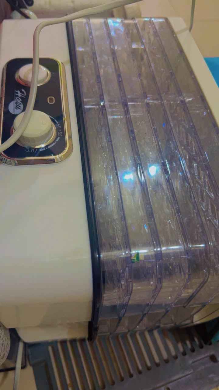 جهاز  تجفيف الفواكه مجففة يفيد لاستخدام البيت او كعمل الفواكه وبيعها جديد نضافه 100بلميه استخدام يوميم اخذته ب125 ابيعه 85  وبي مجال جدا بسيط عنوان حي القاهرة


**إذا كنت صاحب هذا الإعلان وتريد حذفه لأي سبب، رجاءا أرسل رسالة إلى الدعم الفني**