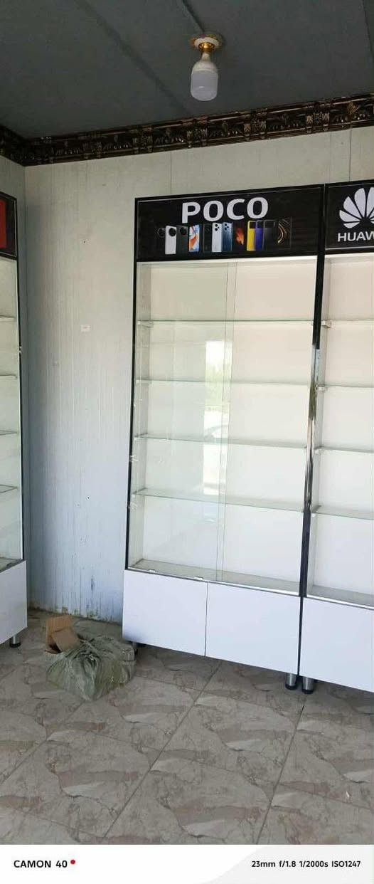 فاترينات جديد غير مستخدم تفصال ثكيل بسعر المستخدم .
العدد اربعه وحده جام ورفوف جام وتلاثه سجه وذراع كما موضح.

ابيع مستعجل 
***********
