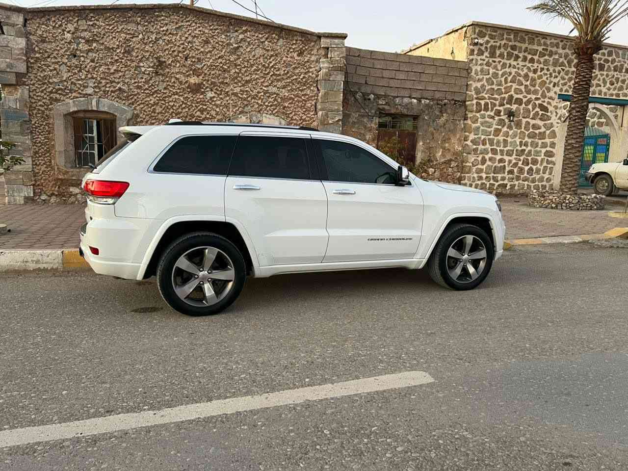 جێب لاریدۆۆ
2015 خەلیج 
ناوو زورد 
فوول فوول مواسەفات
بۆنیدەکەی گۆراوە بەس
سەیارەکە زۆر پاکە 
بێ رەقەمە 
ئەگەر موشتەریت تەلەفون بکە 
0777 885 8481
لە کەلارمم
♥️
