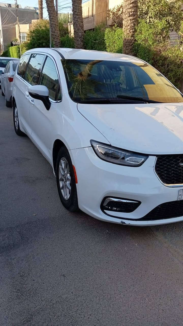 المعرف لايعرف كرايسلر  فويجر السياره العائليه
المواصفات:
 • ✅ موديل 2023
  _____( 7 ركاب)_____
 محرك 6 سلندر V6 قوي وناعم
 شاشة لمس
 نظام صوتي ممتاز
 كاميرا خلفية
 تدفئه كراسي+المقود
 تحكم كامل من المقود
 مثبت سرعة
  تكييف أمامي + خلفي (تبريد ممتاز)
 ابواب جانبية كهرباء
  جنطه كهرباء
 مرايا كهرباء
  نوافذ كهرباء
 نظام ثبات وتوازن
  نظام مانع الانزلاق
 قيادة ناعمة وثبات عالي على السرعات
وبعد موصفات هوايه
 السيارة نظيفة جداً بالحقيقه احلا بهواي
وارد امريكي رقم بغداد
((((((فقط بيع ماراوس))))))
السعر   235$
الاتصال : ***********
مامتواجد عالفيس
