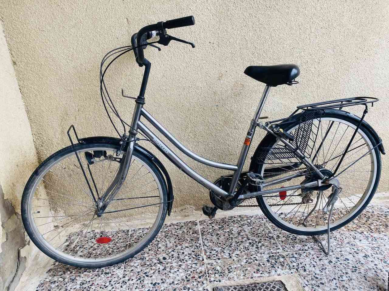 سلام عليكم شباب بيسكلات البيع 

‭٠٧٧١ ٩٢٩ ٥١٦٦‬
