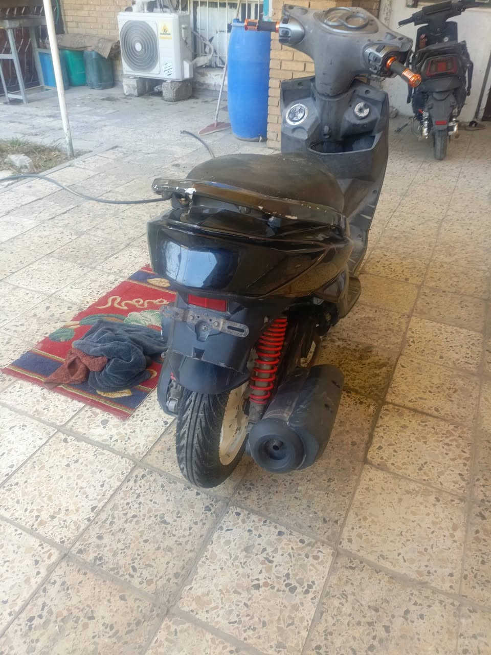 السلام عليكم
سكنس فحل للبيع الدراجة كاملة مكملة كهربائيات شغالة هندر وسلف نكرة كشرها حلو الدراجة نظيفة مسويلها ادامة للكلجات قبل يومين يعني تاخذها متصرف عليها ربع 
مكينة مفتوحة شرط لا تبخير ولا تنقيص 
السعر 500 وبيها مجال 

مكاني المحمودية تقاطع حي العدالة 
***********0 بي واتساب
