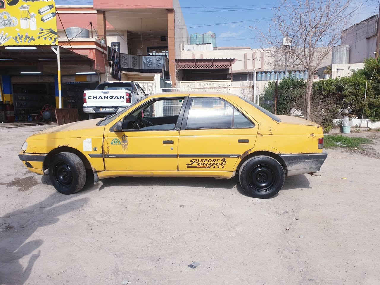 سياره بيجو نظيفه للبيع موديل 2009 تدفئه تبريد كله شغال رقم الماني السعر بلاش 16 ورقه وهذا رقم تليفوني ***********
