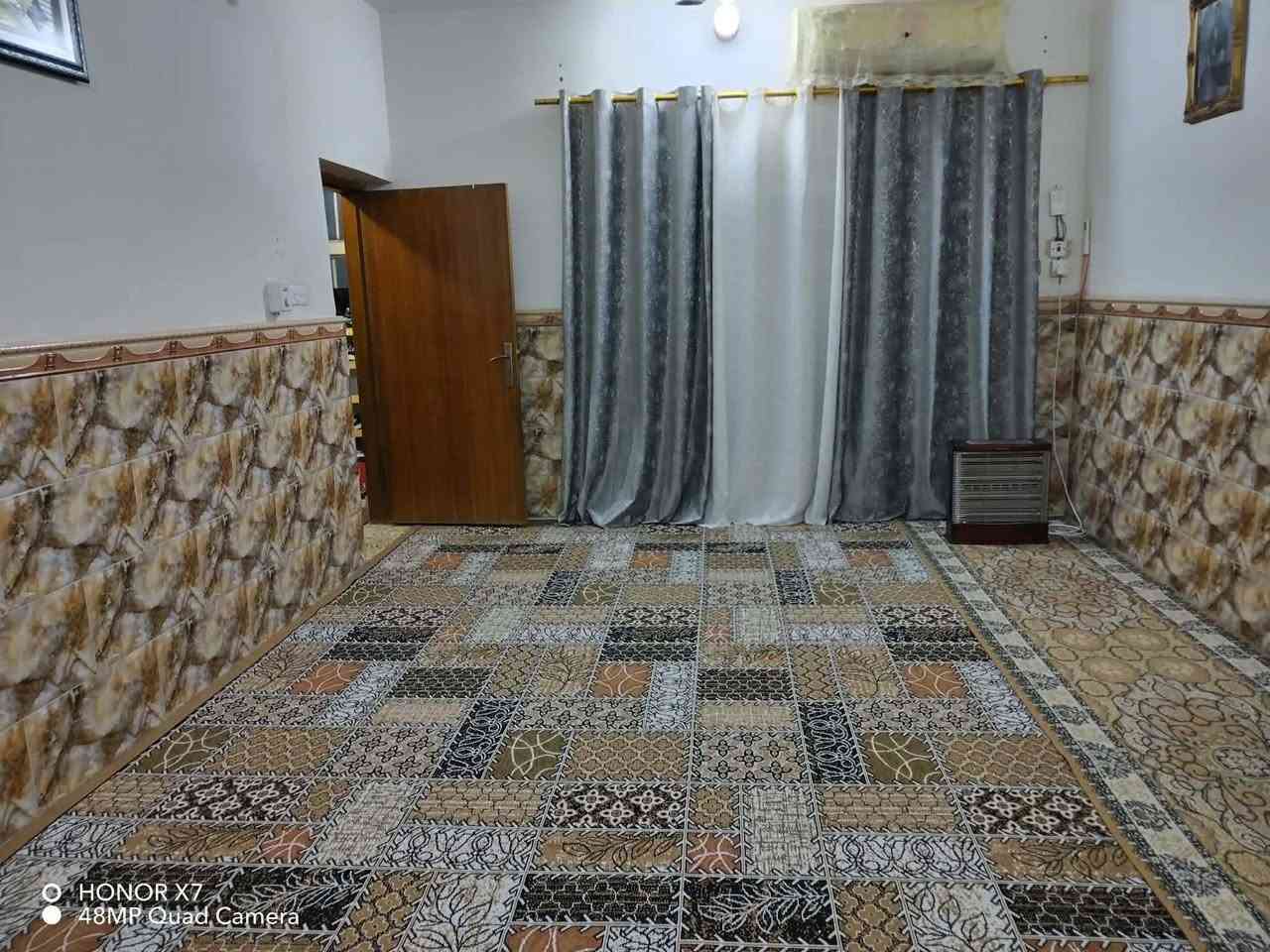 بيت للبيع مساحة 260 متر.
بناء حديث في حي شهداء قرب جسر الزهور
البيت طابقين طابق الفوك من 3 غرف وصاله وثنين مغاسل

طابق ارضي غرفتين +صاله +ستقبال +مطبخ +ثنين مناور +كراج +حديقه

البيت كامل شراي وسعر للاستفسار لاتصال على الرقم.. ***********
