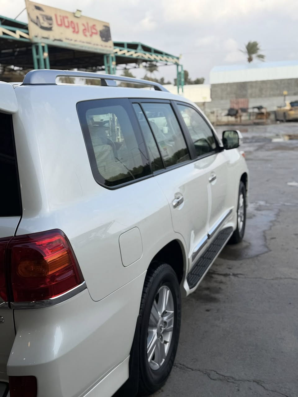 سلام عليكم 
لاند كروز 2014 vxrساز اصل كفاله عامه حتى الدعاميات سياره كلش جديده محركه 4.6 تحويل ثاني يوم بأسمي للاستفسار ***********
