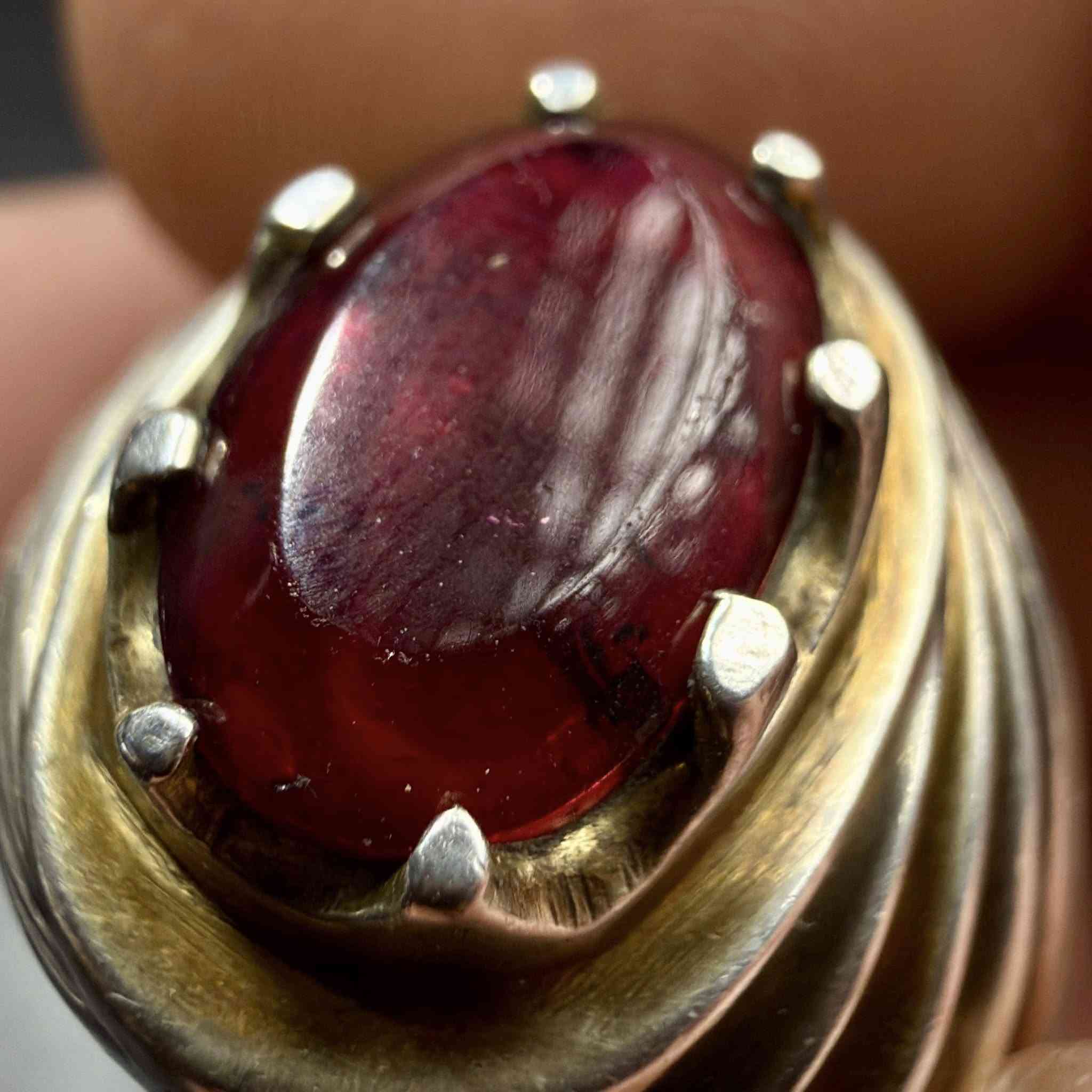 ياقوت سيلاني او الزريجي  او ( رودلايت كارنت ) قديم جراخة كوفية قديمة


**إذا كنت صاحب هذا الإعلان وتريد حذفه لأي سبب، رجاءا أرسل رسالة إلى الدعم الفني**