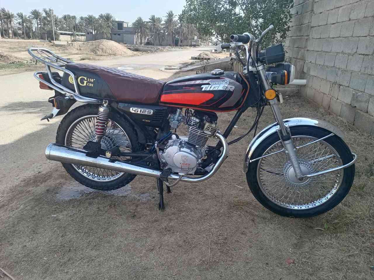 دراجه تايكر ختم سولنك موديل 2022 محرك بلادي فول نضافه ونشاط ( تشغيل نكره كهربائيات شغاله)(أوراق اصوليه كرتونيه كامله) السعر ( 425)وبيها مجال حك الجيه لاتصال ***********خاص ما جاوب الشراي يتصل السكن ديالى (ناحيه كنعان)
