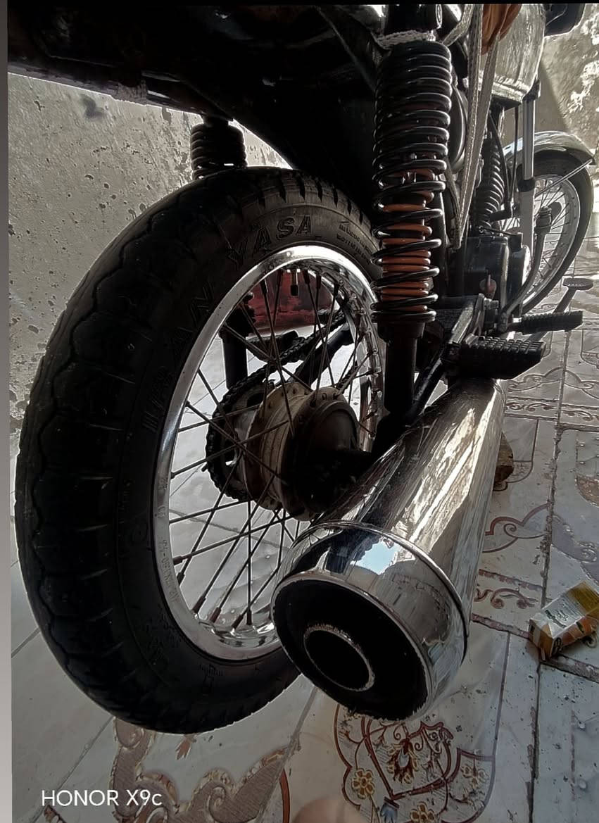سلام عليكم دراجه لبيع كلك محرك بارت قديم دراجه نشطه مال كراب الله شاهد  محرك 150 cc الدراجه ما نقصهه شي بسس النمره الثالثه بوش  ول4 ول5  مابيهن شي السعر 250  العنوان التنومه الرقم تواصل ***********
