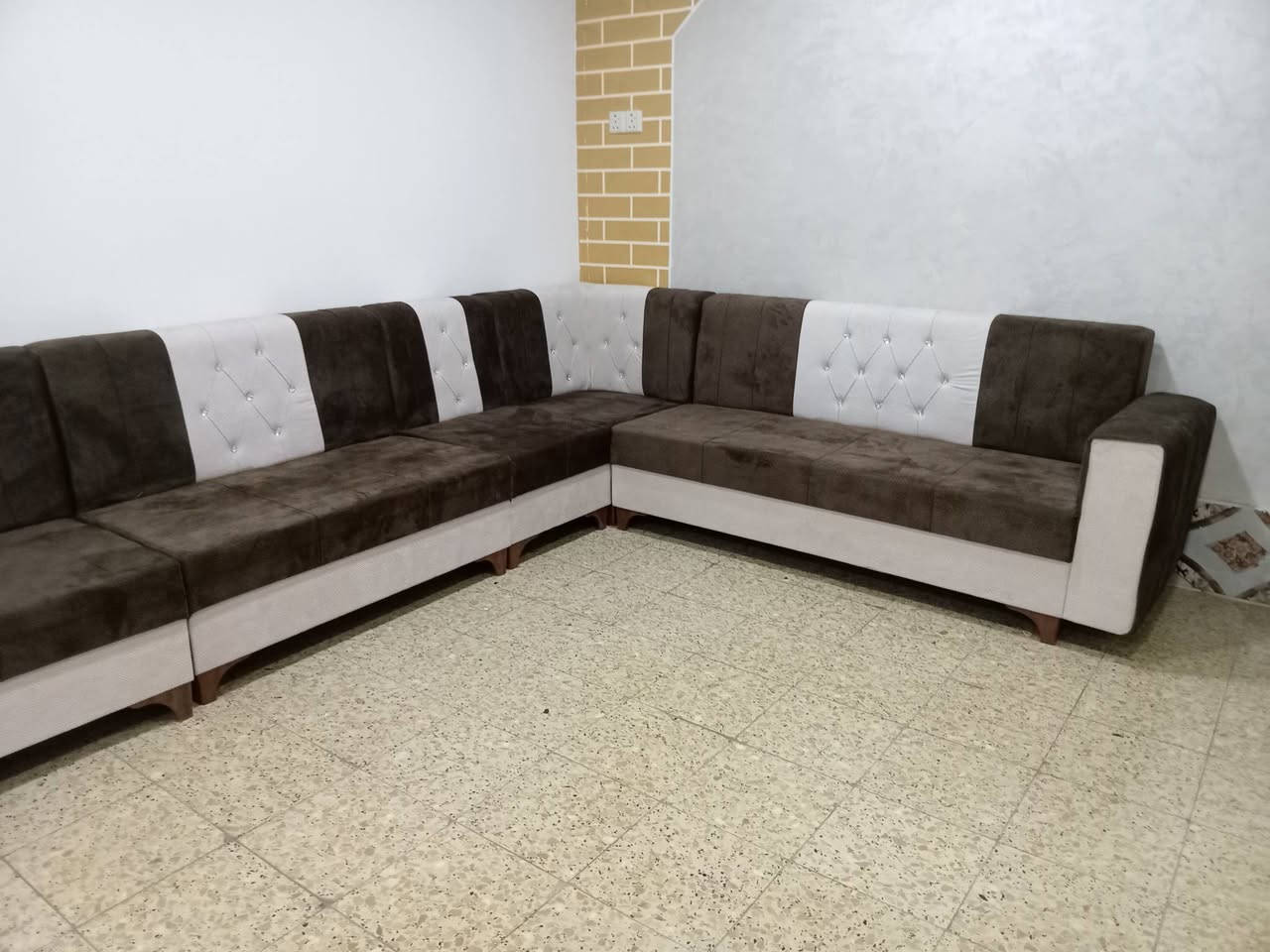 ديوان ١٠ مقعد جديد شغل ثكيل للبيع جديد مامستعمل شراي يتصل على رقم ***********
