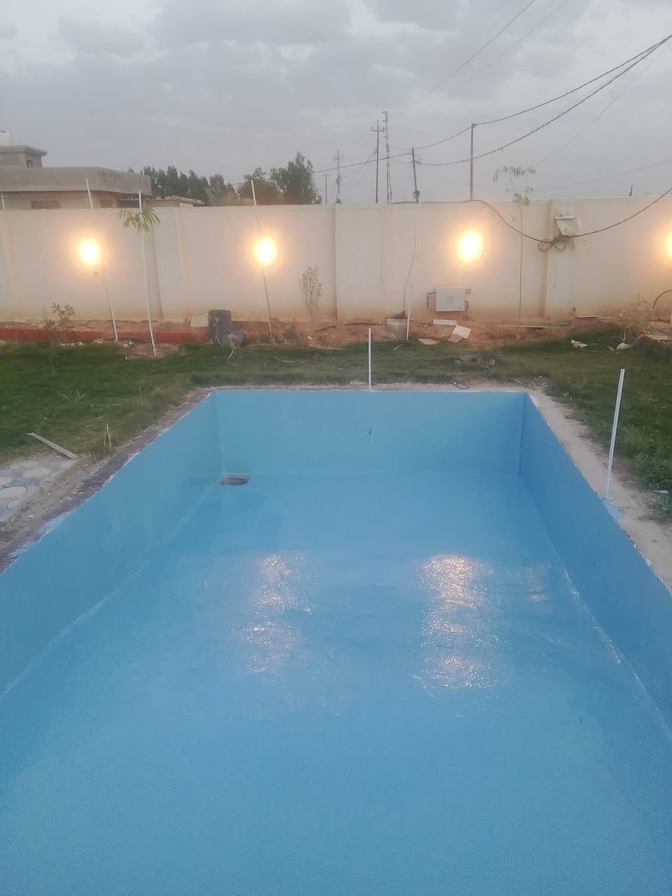 علي المعالجات الايبوكسي نعمل الجميع الارضيات الاسطح والمسابح اعمل جميع الكراجات والمعامل بغداد***********
