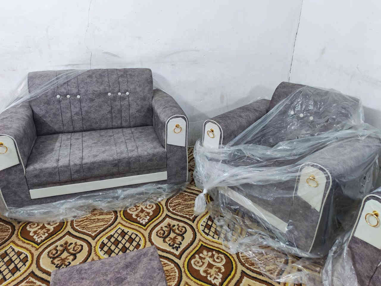 تخم للبيع 10 مقاعد بلوك اسود جديد السعر 325 العنوان كربلاء حي العامل يوجد توصيل داخل كربلاء للاستفسار ***********
