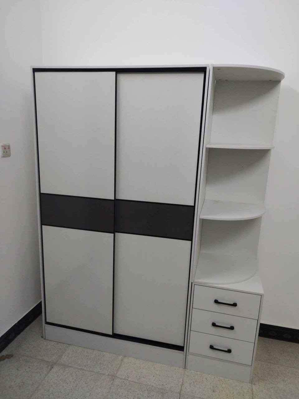 تصوير حقيقي

كنتور سلايد مع ملحقات جانبية ❤️‍🔥 

حجم كبير خشب MDF كبس من كل الجوانب

 📐 القياسات : 
العمق 45 سم * العرض 140 سم * الارتفاع 180 سم

🏷️ السعر 225 الف

توصيل بغداد 10 الف
محافظات 30 الف

يوجد توصيل جميع المحافظات للحجز 
*********** واتس اب
