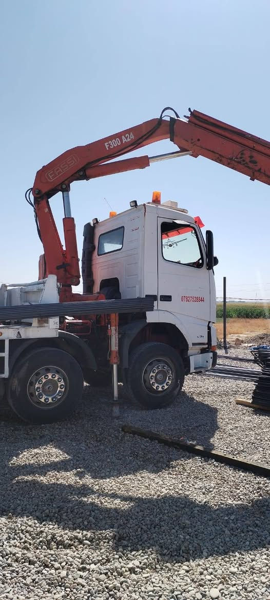 السلام عليكم كرين فاسي موديل 2002 حجم300 اربعه سلايت جك مكفول وجديد *********** مكان كركوك قضاء الحويجه
