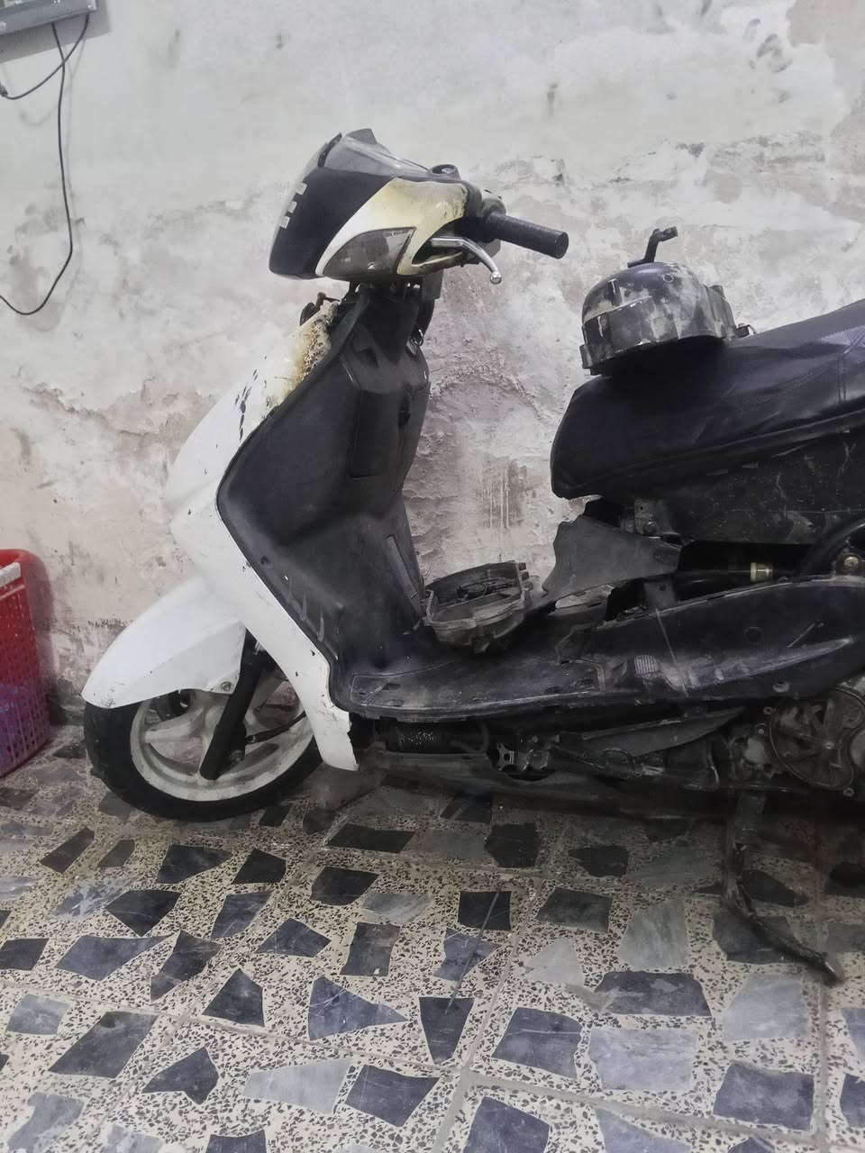 سلام عليكم عندي دراجه للبيع شغاله كهرباءيات نقصها بس كفرات رايده 350 وبيها لجادين


**إذا كنت صاحب هذا الإعلان وتريد حذفه لأي سبب، رجاءا أرسل رسالة إلى الدعم الفني**