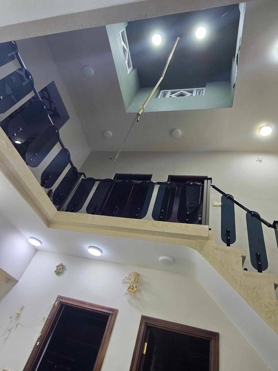 اعلام مكتب واثق المياحي  للعقار ***********
للبيع 
بيت في الهورة 200 متر طابقين بناء الطابق الاول غرفتين وهول ومطبخ واستقبال ومجموعتين صحية وحديقة 
الطابق الثاني غرفتين ومجموعة صحية 
للاستفسار التواصل مع ادارة المكتب
