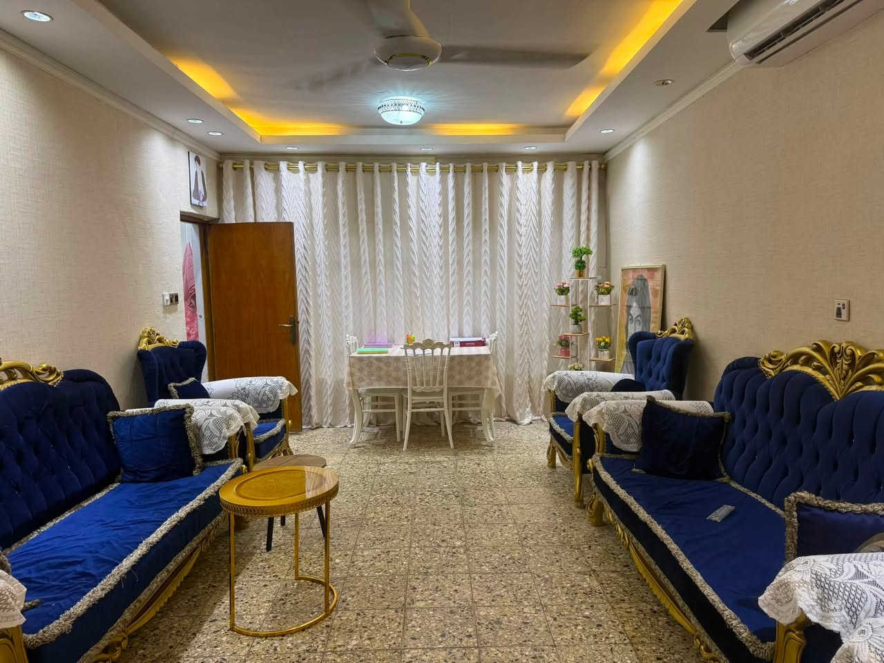 دار سكن طابو في حي ( الجمعية ) 
امام بيت ( سلمان عرمان ) - ( ركن ) 
مساحة / ٣٣٠ م 
تحويل ( مباشر ) 
خدمات - ماء - كهرباء 
بناء طابوك - صب كونكريت 
صحيات داخلية + خارجية 
يحتوي على ( ٣ ) غرف نوم 
موقع مميز جداً ( للسكن ) 

للاستفسار مراجعة مكتب ( غيدان ) للعقار  
واسط - الزبيدية - مقابيل حي ( الصناعي )  
***********  
*********** محمد سيد غازي
