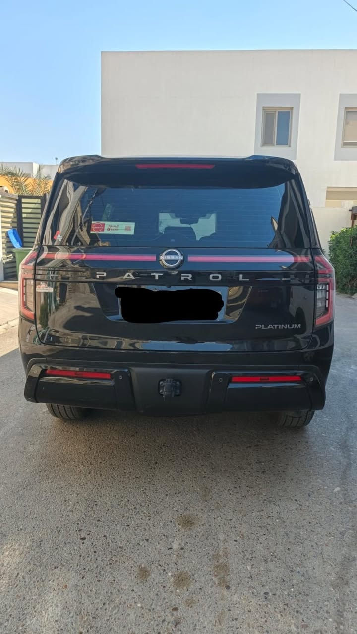 نوع السيارة:  نيسان باترول
سنة الصنع : 2025 
فئة السيارة :  بلاتينيوم فول خنك 1/1
نوع الاستيراد :  خليجي وكالة السور  ام ضمان 
عداد المسافة :   5000الاف كيلو  
لوحة السيارة : بغداد مرقم  
 
مواصفات السيارة : السيارة فول 1/1     
محرك السيارة : 6 سلندر حجم 3800 

الاتصال : ***********
