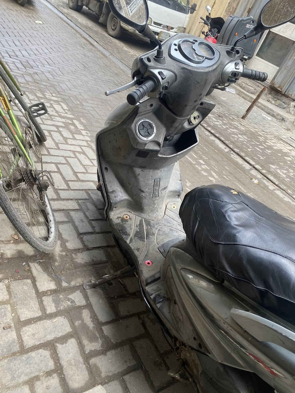 سلام عليكم شباب دراجه سكنس فحل عداد اكتروني نقصها كلج خلفي رايدها 500 وبيها مجال مكاني بغداد شارع الكفاح ***********
