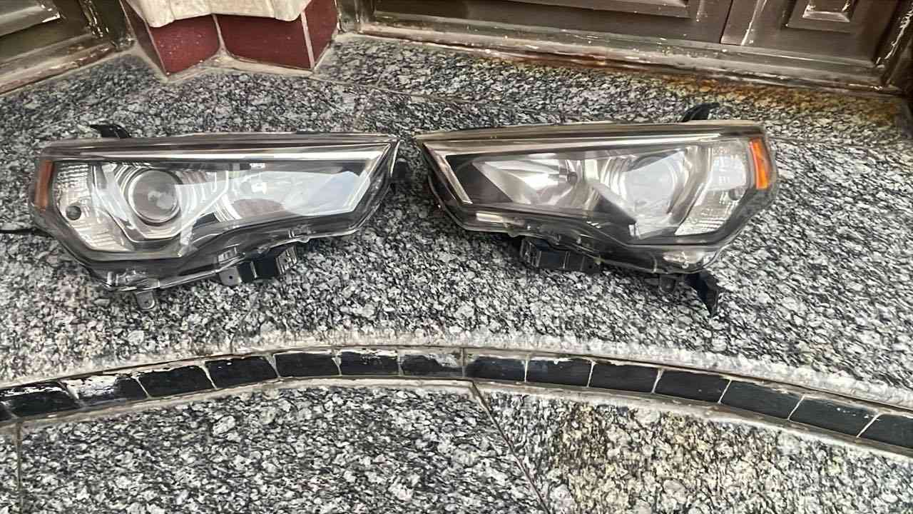 لايتات فورنر من ٢٠١٠ الى ٢٠١٩
تك يسره بلادي سعره ١٠٠ دولا  
وتك يمنه تحاري NYF سعره ٦٠ دولار 

تريدهن زوج ١٥٠ دولار وبالعافيه
للاستفسار//***********
