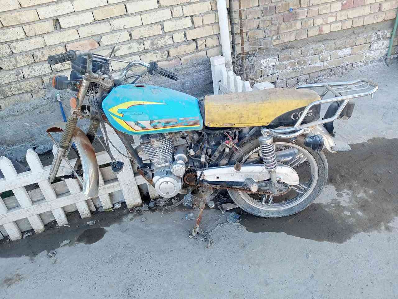 دراجه ايرانيه للبيع موديل 24اوراقهه كامله من كوم حديد نقص الويل الامامي المكان الخطيب الزراعي هاتف ***********
