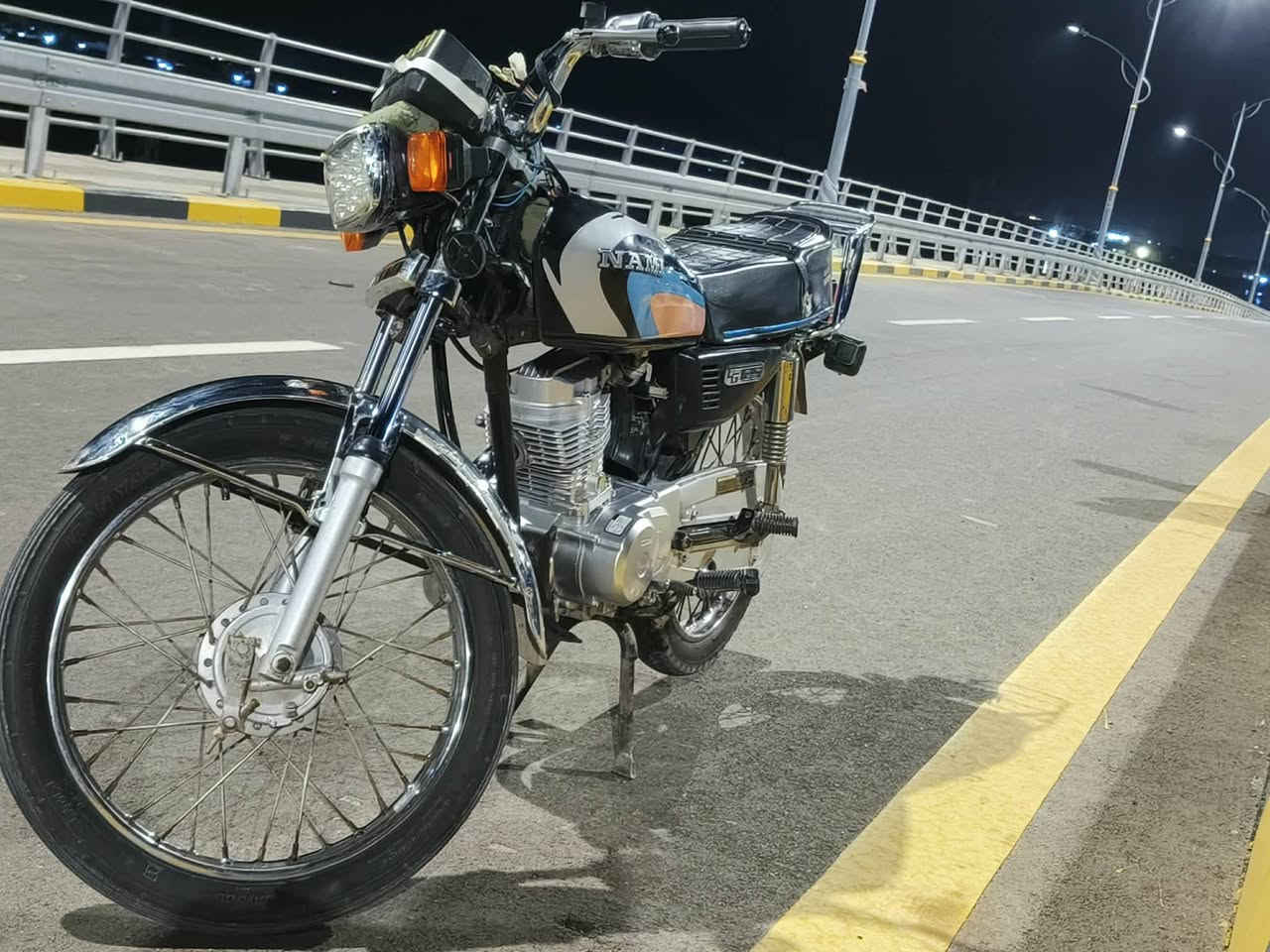 سلام عليكم شباب دراجه اصلي شلامجه محرك شلامجه 27 اول تبديل دهن شاصي 19 دراجه مال جناي الدراجه عوزها شي قليل وهاذه رقمي *********** السعر مليون وبيها مجال لن مستعجل علا بيع وتحياتي للجميع
