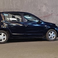 مكفولة • ٢٠١٣ • رمادي