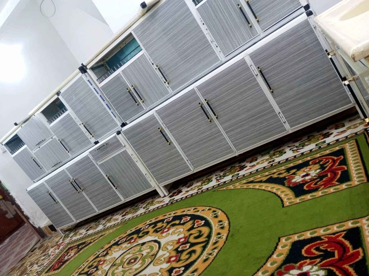 يا رزاق للبيع السعر 850 مستخدم تسكام الثقيل خمس قطع أربع أمتار ارضي أو أربع أمتار  تعليك والسنك مرمر متر أو نص الشراي يراسني خاص ادزله الفيديو والعنوان ***********
