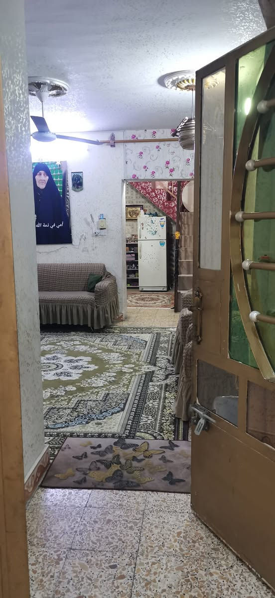 السلام عليكم دار البيع مساحه100 متر الموقع بغداد الدوره أبو دشير شارع الظغط شارع الكناري السعر 120 بي مجال *********** 💯 ***********
