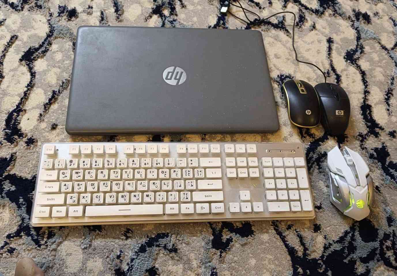 لابتوب للبيع مع كامل ملحقاته
نضيف وشحنه يصل أربع ساعات ما مستعمل اهواي 
إلي يريده يتصل عل رقم 
***********
