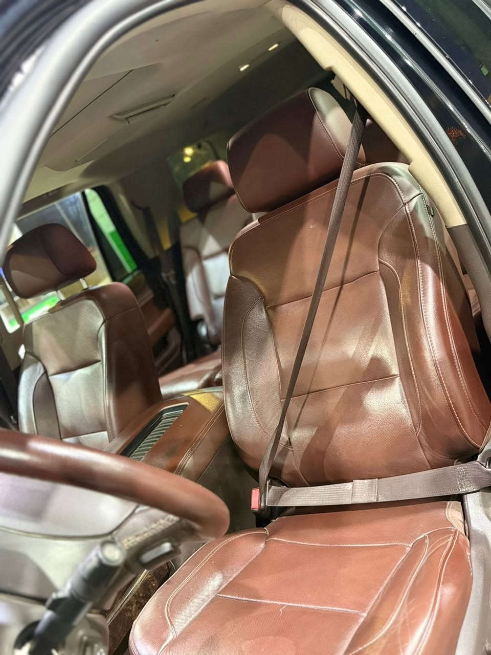 للبيع ‏ CHEVROLET  PREMIER
تاهو (2019) بريمير خليجي  
 ماشيه(119) الف كيلو / مكفوله كفاله عامة فقط بارد في الجاملغ الامامي 
المواصفات                       
فول مواصفات ١/١
٨سلندر
سلايد(فتحة قمارة)
كراسي جلد اصلي
كراسي اثنين كهرباء
كراسي هزار(عند اقتراب السيارة من اي شي)
كراسي خزن(ميموري)
كراسي(تدفئة+تبريد)
تبريد خلفي شاشة
شحن الهاتف لاسلكياً
رادار
سائق آلي
كروس سرعة
4بصمات 
فول تحكم استيرن(جهتين امامي+جهتين خلفي)
استيرن كهرباء
استيرن تدفئة
شاشة عرض الاعطال
صندوك كهرباء(شفط)
نظام السير على الخط
دبل كير(عادي+اوتوماتيك)
دبل حساس(امامي+خلفي)
نظام تحكم بمستوى الضوء الداخلي
مانع تزحلق
پدل كهرباء(تحكم كهربائي بالبريك والبانزين)
فور ويل
شاشة امامية كبيرة اصلية
شاشة خلفية DVD اصلي 
كامرة خلفية 
تشغيل عن بعد
قاصة سرية 
اشارة بالمري
مري كهرباء(شفط)
لايت عدسة زنون
لد امامي
سستم_صوت
كيجات ديجتال 
موصفات لبريمير بعد معروفه هيه اعلى فئة
مكان السيارة  / بغداد / المحمودية 
رقمي / ***********
سعره(390) وبيه مجال
