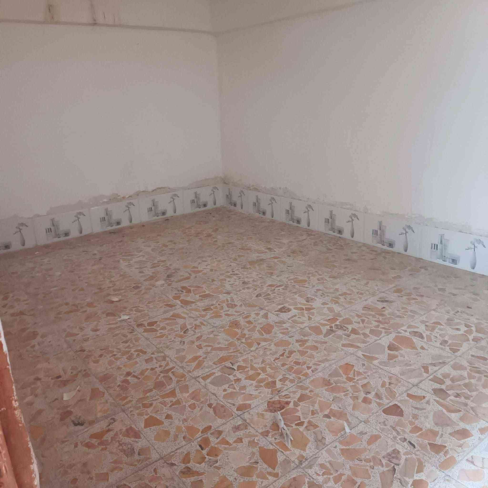 (ع..136 )
بيت للايجار  (75 متر) حي العسكري شارع عسكري كبل قرب مدرسة الحطيم 
سعر الايجار 250 الف 
يحتوي على طابق واحد
غرفه.  مطبخ   صاله   استقبال
اجور الماء والكهرباء على صاحب الدار


**إذا كنت صاحب هذا الإعلان وتريد حذفه لأي سبب، رجاءا أرسل رسالة إلى الدعم الفني**