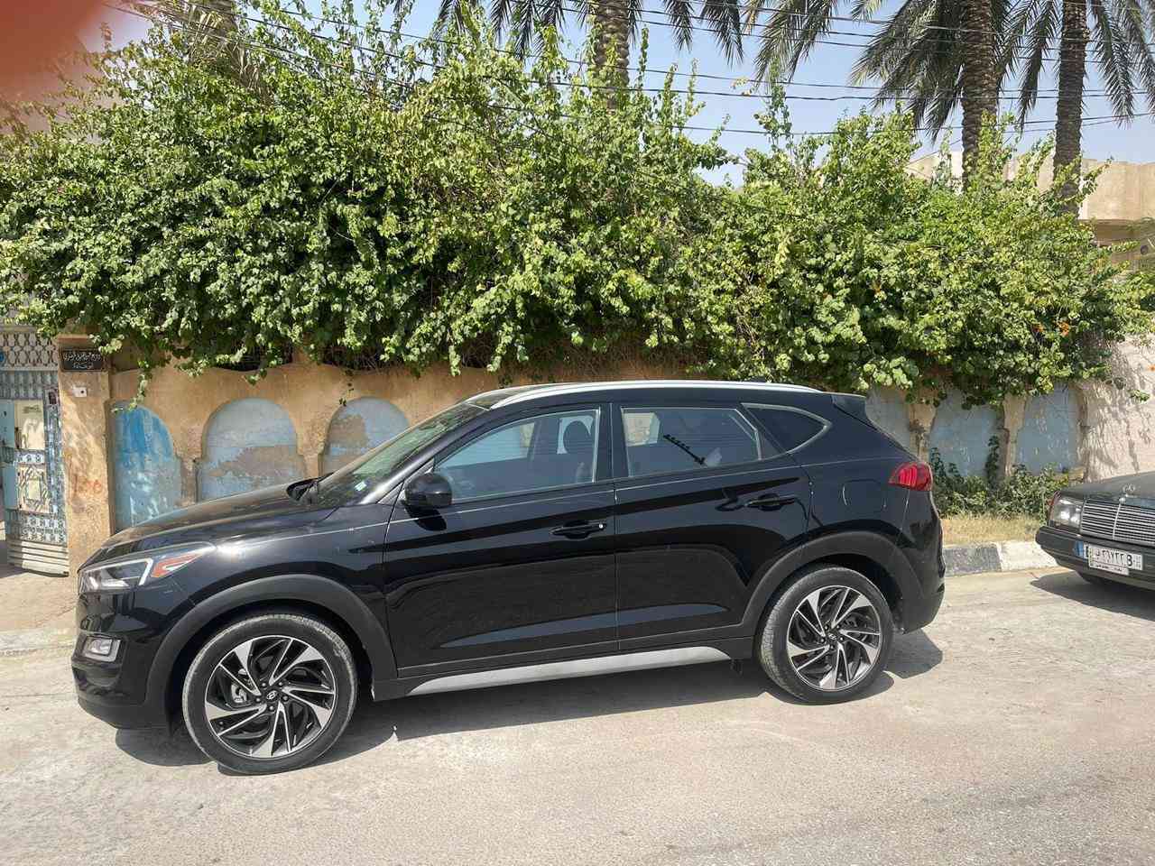 توسان ٢٠١٩ فول موصفات عدا الفتحة
وارد امريكي : جاملغ + بنيد صبغ والحادث موضح بالصور  (بيهن جراد بسيط) 
لوحات : كربلاء 
الموصفات :
بصمة // دخول ذكي // كشنات كهرباء //  مري شفط // صندوق ذكي // حساسات // سايد بريك بصمة // اوتو هولد // كروس كونترول تكيفي // رادار // تنبيه الخروج من المسار // نقاط عمياء // شاشة // كامرا // قطعتين تبريد 
وبعد بيها هواي موصفات 
السعر : ١٥٨ وبيها مجال 
للاستفسار :  *********** 
* السيارة جدا معتنين بيها وكله بانزين محسن ودهن ارقى نوع ومسويلها منظومة زينون ب٤٠٠ دولار يعني السيارة مال جناية
