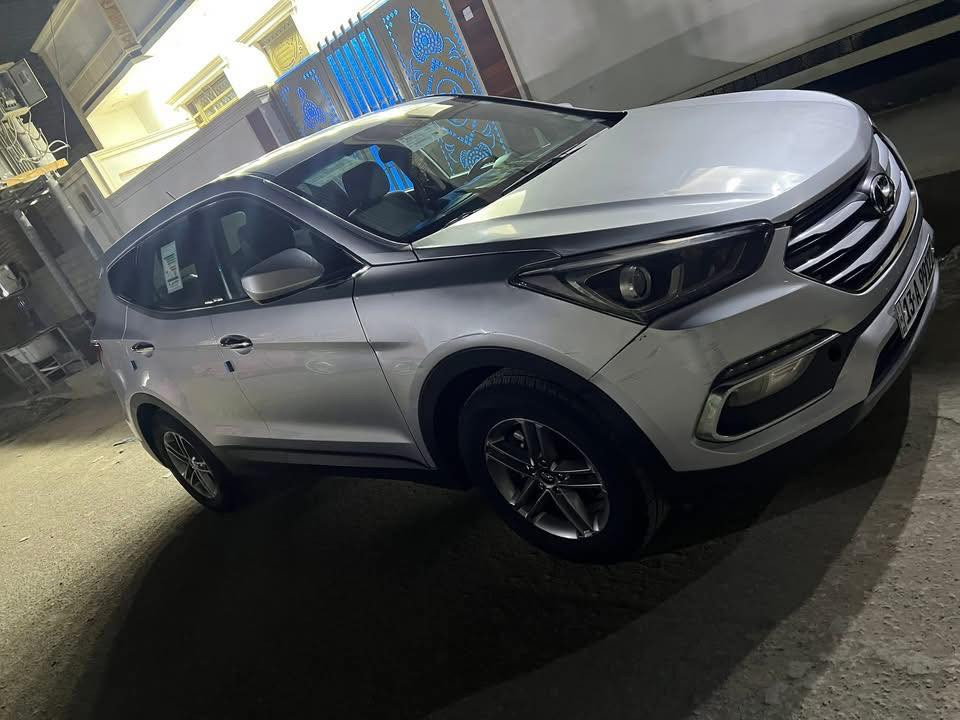 السلام عليكم سياره نوع سنتافيا موديل 2018 حره رقم انگليزي سنويه جديده وارد امريكي ضررها مذكور بلسونار فقط بنيد والباقي مكفول كفاله عامه سياره جديده وجاهزه من كل النواحي ماشيه 70 حقيقي حجم المحرك 4 سلندر 4راكب السعر 145 مراوس اراوس لشراي يتصل***********مكان السياره ميسان قضاء كميت
