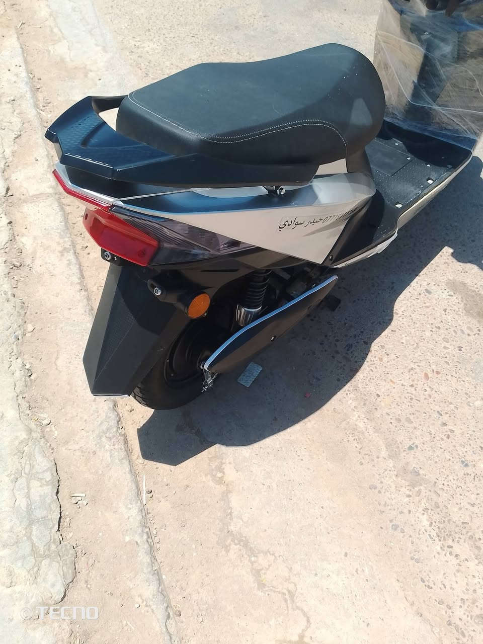 السلام عليكم دراجة شحن للبيع 
النوعيه سكنس 
الموديل 26 
6 بطاريات الاكبار جدد قبل سبوعين شادهن ونلي 
نضام بارك 
نضام Rرجوع للخلف 
لايت عالي وناصي 
اشاير يمنه ويسرى 
دبل اشارة 
هورن 
3 سرعات السرعة 70 حقيقي 
جوزة تفصل الناريه 
قفل استيرن 
تشغيل عن بعد 
انذار ضد السرقة 
سويج + بصمه 
التاير الخلفي امبدل جديد جبلي والتاير الامامي جديد 
مكاني بغداد البلديات 
السعر 470 و بيها مجال
الرقم الاستفسار ***********
