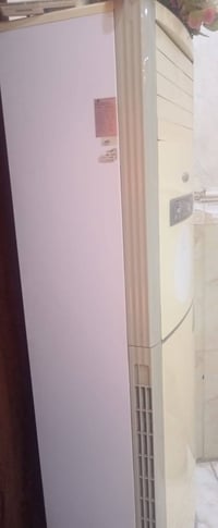 عندي سبلت نضيف عوزه بس غاز مكاني البلديات 07700092692