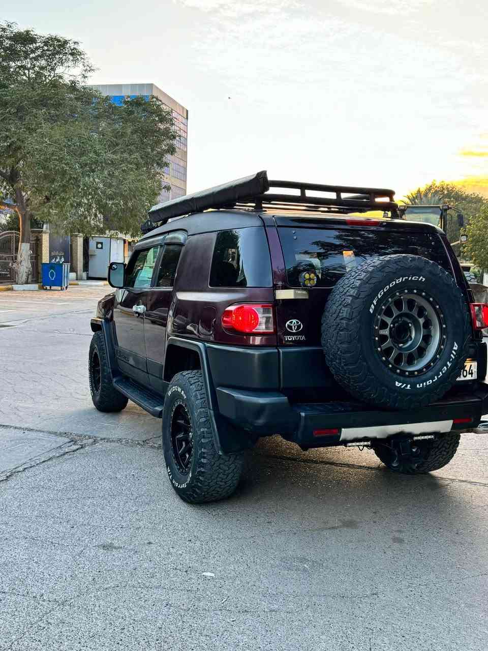 السلام عليكم تيوتا 2007 fg  للبيع فقط بدون مراوس
بسمي السياره رقم بغداد الجديد 
كير مكينه تبريد مكفول 

صدر امامي خلفي جديد 
باتري جديد تخم تاير جديد 
حساس خلفي بلادي 
كامره وشاشه 
السياره فور ويل 4x4
دمام خلفي بلادي 
السياره مجفيه ومصبوغه عام 
شاصي مكفول 
السعر 128  وبيهه مجال قليل 
مكان السياره بغداد الكرخ 
ماشيه 160 
رقم الهاتف 
*********** بغداد, العراق
