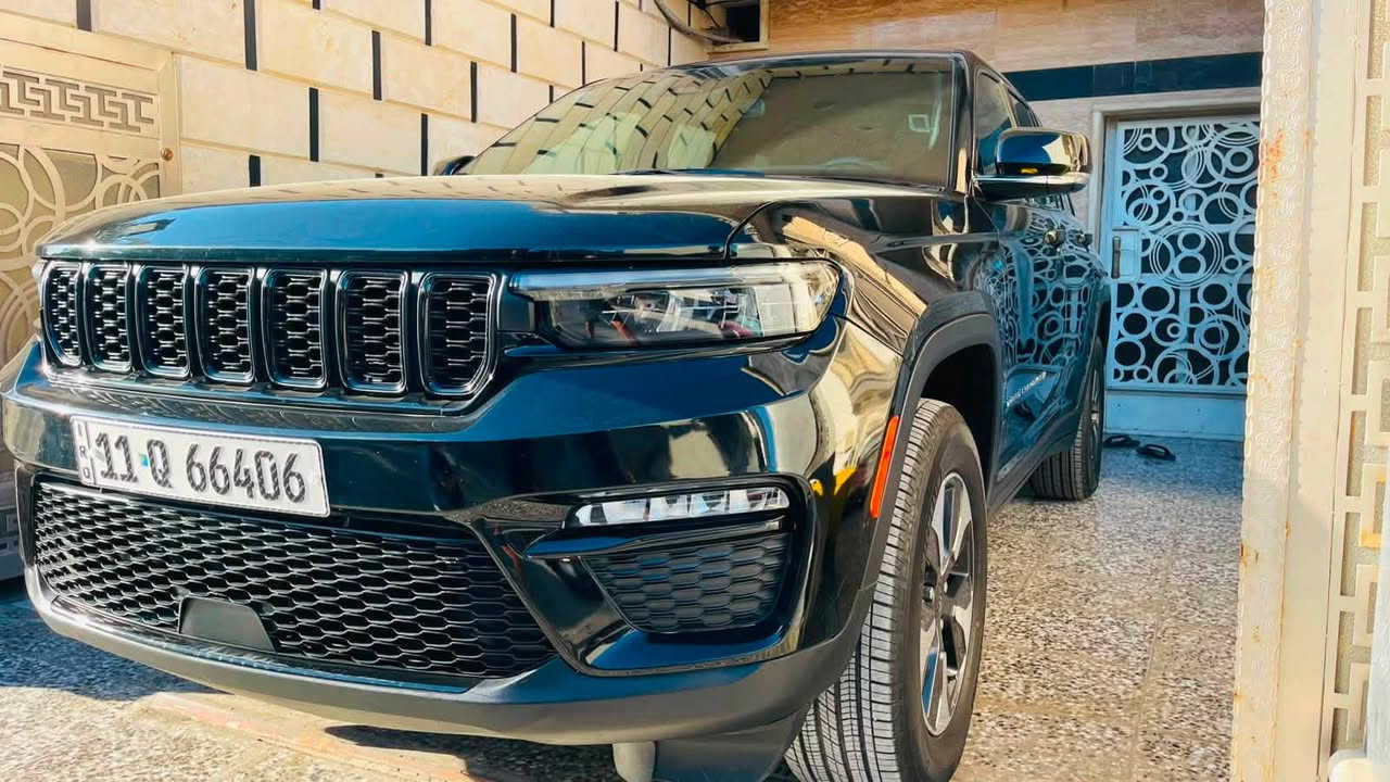السلام عليكم
Jeep Grand Cherokee 4Xe Anniversary Edition 2024
 Dark white 2.0 Dark white 2.0L

جيب كراند شيروكي موديل 2024 فول مواصفات اعلى فئة

      حجم المكينه : 2000  تيربو + هايبرد + بلك ان 
المسافة المقطوعة : 8000 ميل 
الضرر :  فقط بنيد مبدل  
          حالة الايرباك : دركه + دشبول 
#مواصفاتها
1.شاشه 
2.بصمه
3. تشغيل عن بعد
4.بردات خلفيه
5.كشنات جلد
6.كشن السايق ميمري
7.كشنات كهرباء
8.صندوك كهرباء
9.حساسات خلفي امامي
10. قطعتين تبريد 
11.اشاير بالمري
12.رادار امامي
13.رادارات 360
14.ثلاث وضعيات قياده
15. بنوراما فتحتين
16. كير ماوس
17. نظام منحدرات
18. هيترات بالكشنات حار امامي وخلفي 
19.لايتات لد
20.بكلايت لد
21.كشافات
22.بصمة ابواب
23. دمام خلفي
24.زراك كامرا امامي وخلفي
25.خمس انضمة قيادة 
26.مقود جلد + تدفئه
27.شفتات ستيرن 
28. نظام قيادة ذاتية بريك امامي خلفي اوتو (توقف ذاتي عند السهو)     
29. كير ماوس مع وضعيات القياده المختلفه للجبال والطرق الوعره والرمال والطين
30. شاشات دجتل شاشه كبيرة مع نفكيشن GPS 
فول مواصفات 1/1 جاهزه  

السعر  30500 ( 3 شدات و5 ورقات ) وبيها مجال
الدورة / كراده 

للاستفسار : ***********
مرفقه صور السونار
