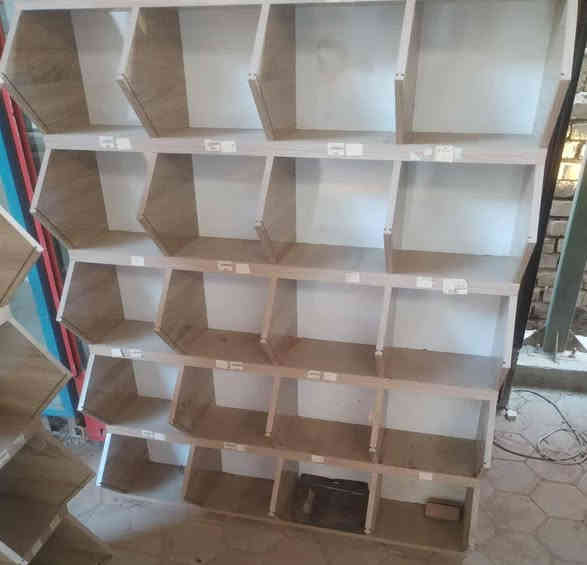 السلام عليكم رفوف وسطي و جداري + عارضة كرزات و فاترينات جام + سلات جبس مكان ديوانية عفج
 للاتصال ***********
***********
