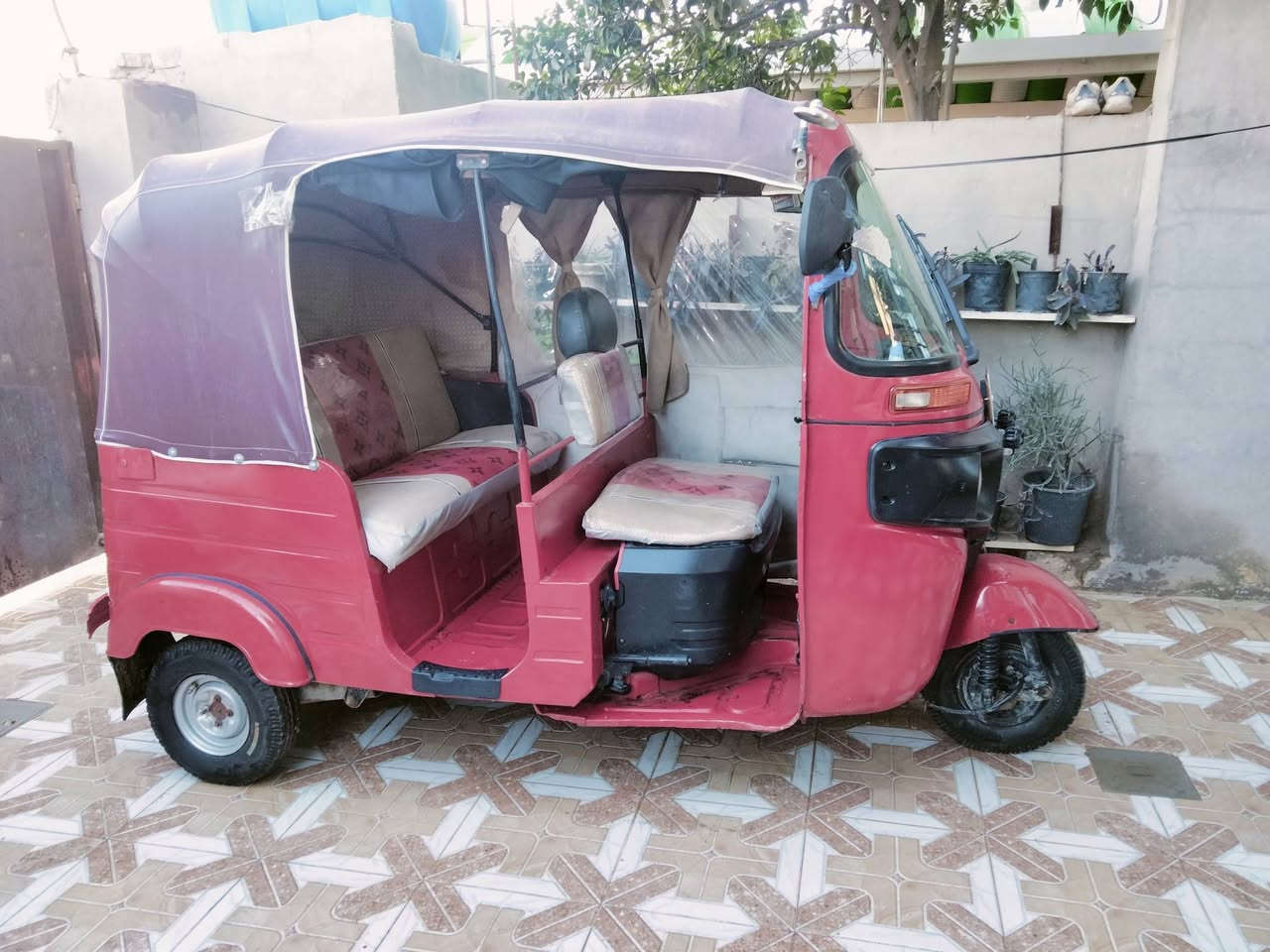 سلام عليكم تكتك للبيع موديل 2018رقم ديالى انكليزي سنويه مكان ديالى بعقوبة ارحمه رقم ***********
