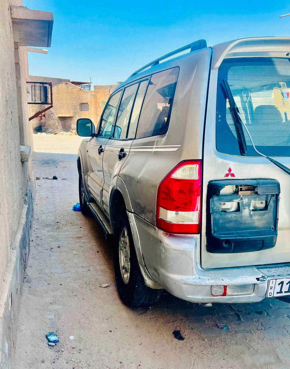 السلام عليكم 
باجيرو موديل 2002 فول مواصفات سيارة رقم بغداد باسمي تحويل مباشر السنوية تنتهي 2030 
حدادية الخلفية جديدة الامامية نص عمر تبريد شغال ثلج السيارة مابيها لا ضربة ولا صبغ على صبغها البلادي السيارة خير من الله شغل واطلع وين ما تريد للبيع او مراوس حسب القناعة 
السعر 65 وبيها مجال 
لتفاصيل اكثر اتصال او مراسلة واتساب على رقم *********** البصرة, العراق
