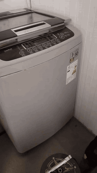 غسالة اوتماتيك للبيع نوع LG نظيفة استعمال قليل العنوان بغداد السعر 250 رقم الهاتف  للاتصال أو واتساب ***********
