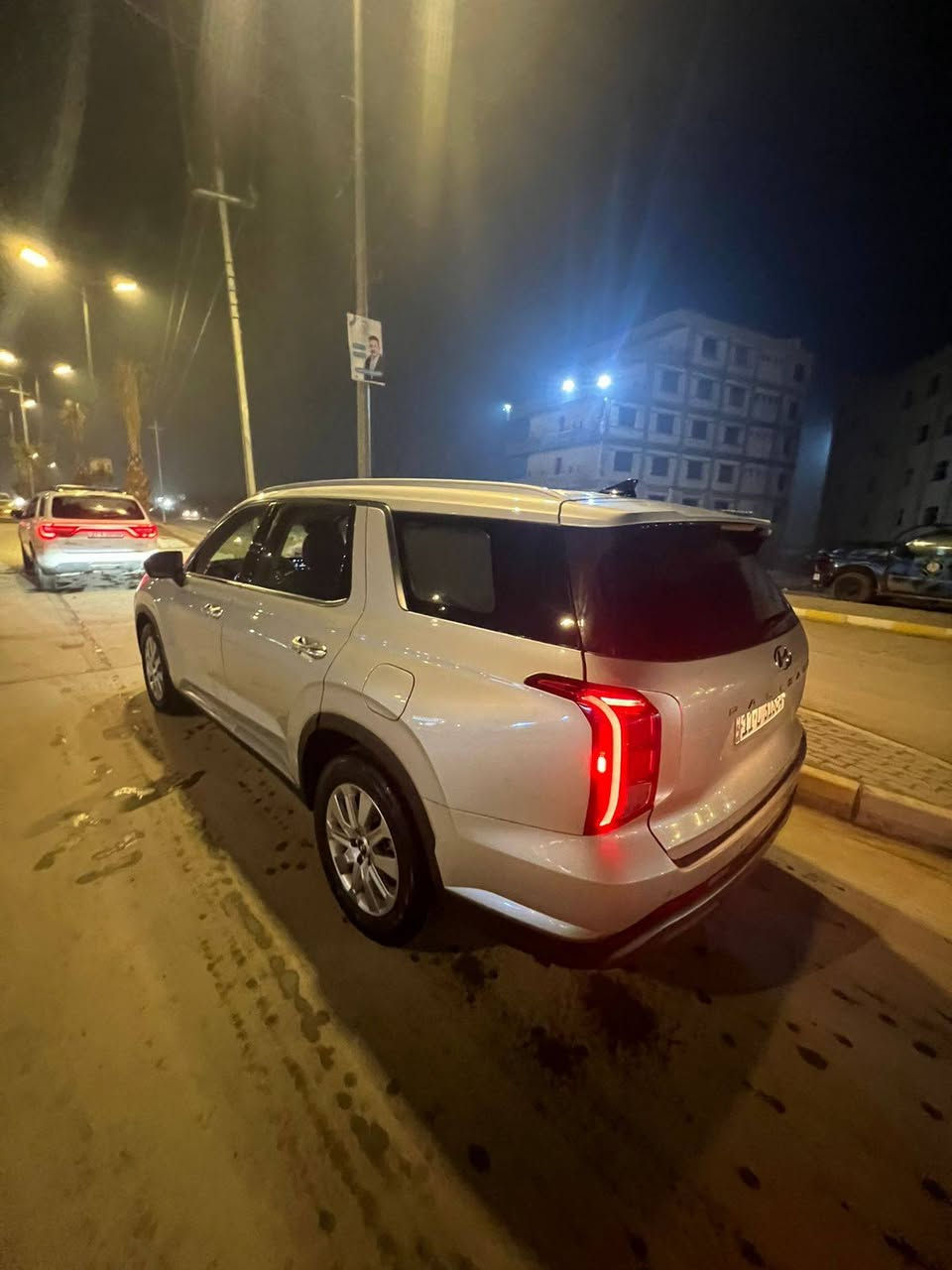 السلام عليكم اخواني هونداي باليسايد 2023 رقم بغداد بأسمي.  السيارة بعد احلئ من الصور.   حادثها حلو بدون دواخل ولا كلشي ومبدلات. ومصلحة تصليح درجة أولى وصور الحادث مرفقة مع المنشور  مكانها واسط الكوت مركز المدينة  سعرها ٢٩٥ وبيها مجال قليل   للأستفسار *********** 
 مواصفاتها
المواصفات الداخلية
زجاج كهربائي
سنترلوك
كراسي مدفأة
مدخل USB / AUX
أكياس هوائية
تحكم مقاعد كهرباء
تحكم مقود
ذاكرة مقاعد
مقود مدفأ
مكيف
نظام إنذار
مشغل أسطوانات
مقاعد جلد
مقاعد رياضية
مقاعد مبردة
مقعد خلفي كهربائي
المواصفات الخارجية
دخول بدون مفتاح
مرايا كهربائية
مصابيح زينون
مصابيح LED
هوك خلفي
حساسات خلفية
مرايا قابلة للطي كهربائياً
أنوار نهارية
إطار احتياطي
جنوط
حساسات أمامية
مواصفات السلامة والتقنيات
لايت ثلاثي العدسات
كاميرات 360 درجة
صور الحادث موجودة
كلين تايتل (تعتبر)
المحرك والأداء
حجم المكينة: 6 سلندر
السعة: 3800 سي سي
مواصفات إضافية
رادارات خلفية وجانبية
فتحة سقف
كشنات كهرباء
خزّن وضعيتين مع تدفئة وتبريد المقاعد الأمامية والخلفية
4 وضعيات قيادة
قراءة خطوط السير
صندوق كهرباء
3 قطع تبريد
حساسات أمامية وخلفية
دشبورد شاشة ديجتل
دخول بالبصمة (ذكي)
سايد بريك كهربائي
أوتو هولد + نقطة عمياء
شاحن لاسلكي
مثبت سرعة
