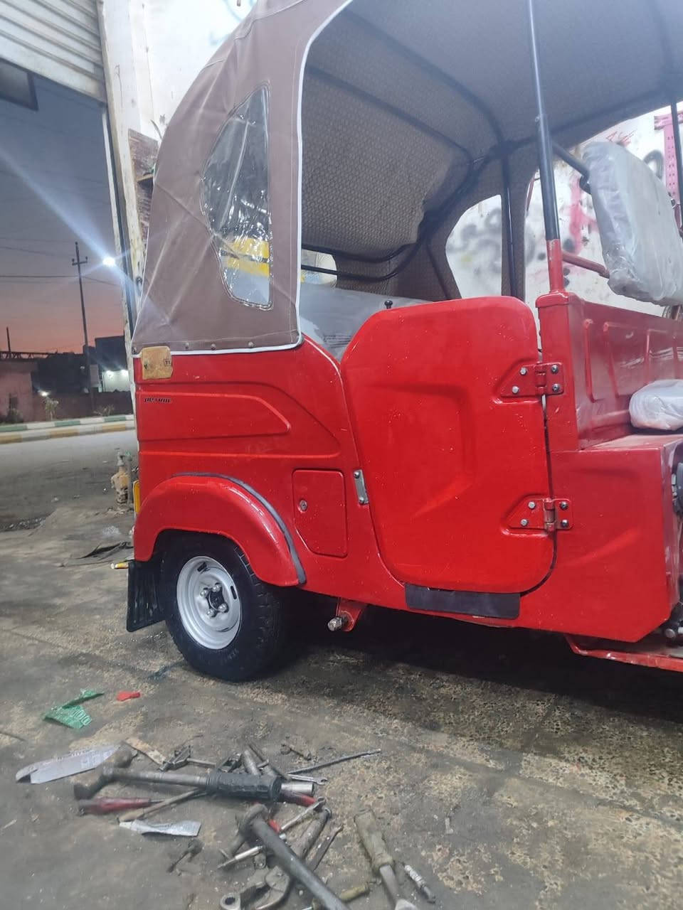 سلام عليكم تكتك 2022 شهر 10بسنويه رقم ذي قار تحويل ثاني يوم مكفوله مكينه وكشر بس بيه طخه يم البك ليت ومامرجعه  لا صبغ ولا معجون تكتك منك لشارع مكاني رفاعي شراي بيك خير ويدلل رقم اتلفون *********** راعيهه يمي
