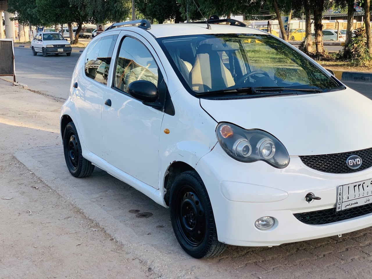 سلام عليكم بيوايدي للبيع 
موديل ٢٠١٢ سياره حلوه وجاهزه نقصها غاز  تبريد 
حلوه ونضيفه وتصل بيك خير ودلل***********
