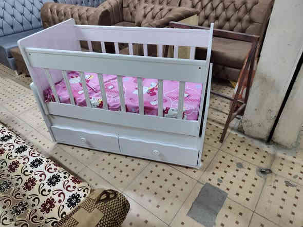 تخت طفل.   نظيف حيل   70 الف محلات أبو محمد قرب كأس الصبايا للاستفسار الاتصال على الارقام ***********.     ***********3
