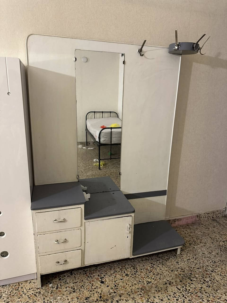 اثاث للبيع.
عنواني بغداد / الكرخ


**إذا كنت صاحب هذا الإعلان وتريد حذفه لأي سبب، رجاءا أرسل رسالة إلى الدعم الفني**