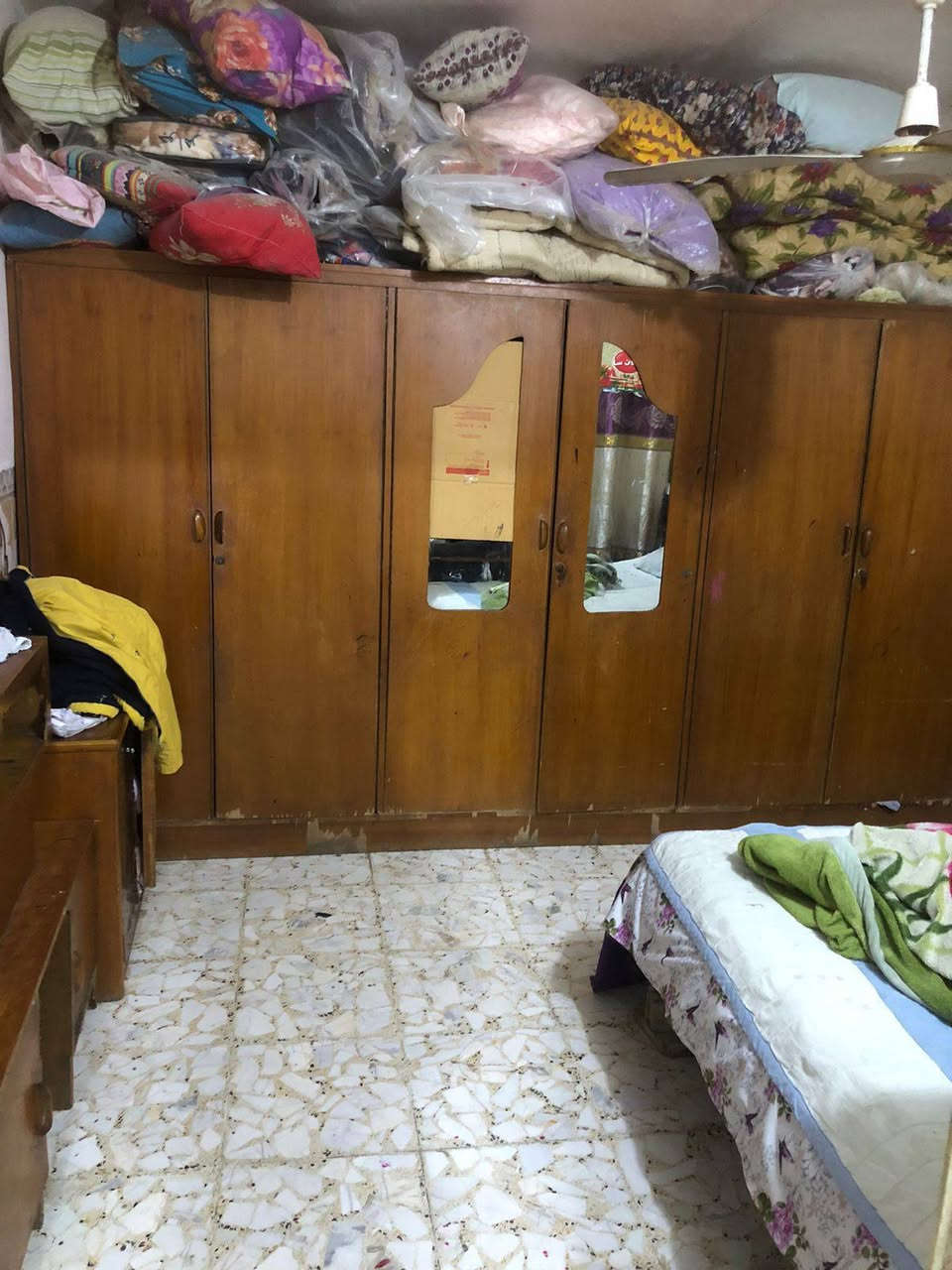 التخم175 غرفه 250 قنفه ب 10 السنكي 60 صوبه ب60 كنتور ب100 وبيهن مجال ***********
