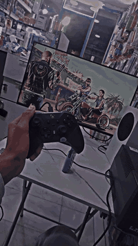 اكس بوكس سيريس اس نضيف كلش مع ملحقاته شاشه 120 افريم + جهاز UPS + يده اصليه استخدام شهر فقط سعر 450 الف وبيه مجال بكان بغداد الامين الثانيه رقم موبايل ***********
