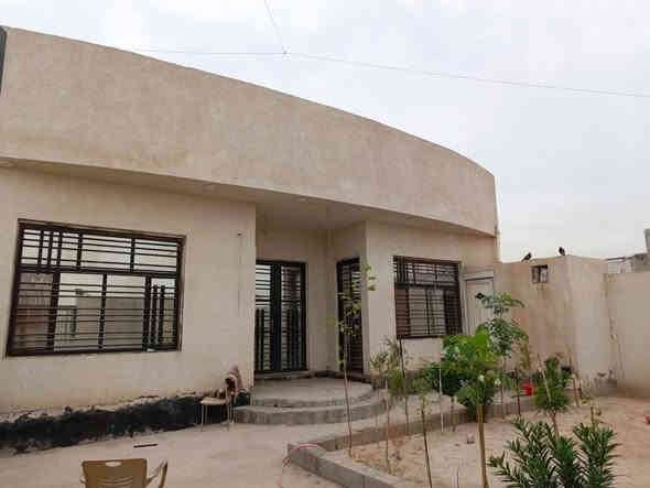 مساحه 255 والبناء تقريباً 160
بي غرفتين 6*4 و5*4
استقبال 7.5*4.5
المطبخ وسط مو كلش چبير
هول چبير حلو
صحيات داخليه و خارجيه
بناء بلوك وشغل مرتب والبيت جاهز ماناقصه شي
البيت طابو عرصه بأسمي مو زراعي
موقعه حلو وعلى شارع 20
السعر 200 وبي مجال
الاستفسار الاتصال عل رقم ***********
